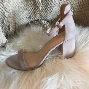 SALE❗️VINCE CAMUTO CORLINA NUDE- never worn heels